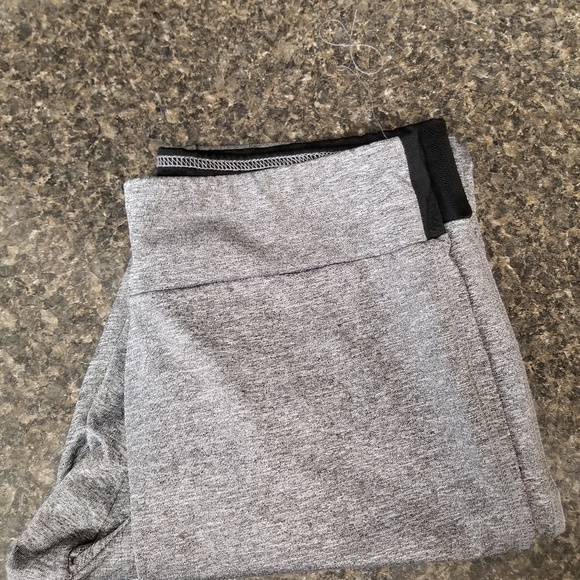 Work Out Leggings 🥳🥳🥳 - Picture 4 of 4